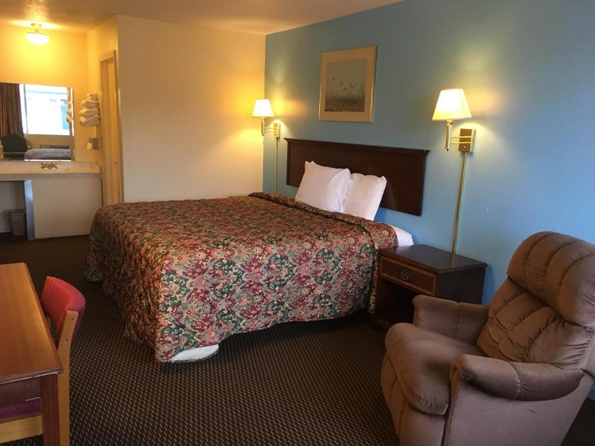 Budget Inn Caravan Motel Harrisonville Экстерьер фото