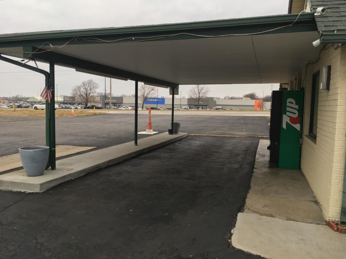Budget Inn Caravan Motel Harrisonville Экстерьер фото
